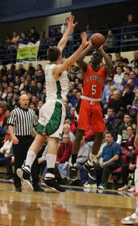 carlos curtis - wissports.JPG